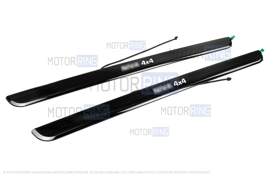 Черные лаковые накладки внутренних порогов Sal-Man с указанием модели (белая подсветка) для 3-дверной Лада 4х4, Нива Легенд