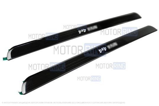 Черные лаковые накладки внутренних порогов Sal-Man с указанием модели (красная подсветка) для 3-дверной Лада 4х4, Нива Легенд