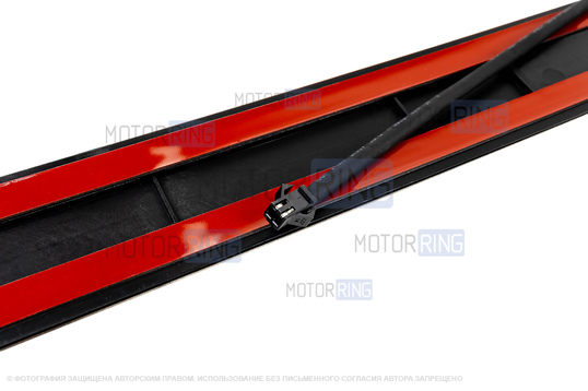 Черные лаковые накладки внутренних порогов Sal-Man с указанием модели (синяя подсветка) для 3-дверной Лада 4х4, Нива Легенд