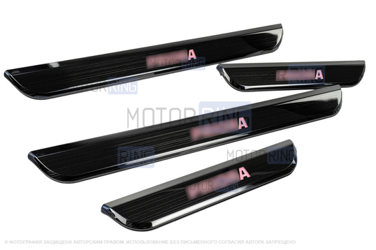 Черные лаковые накладки внутренних порогов Sal-Man с указанием модели (красная подсветка) для Лада Приора_1