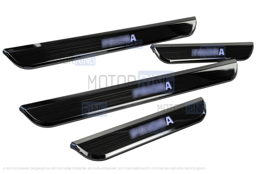 Черные лаковые накладки внутренних порогов Sal-Man с указанием модели (синяя подсветка) для Лада Приора_1