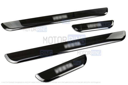 Черные лаковые накладки внутренних порогов Sal-Man с указанием модели (зеленая подсветка) для Лада Веста, Веста NG