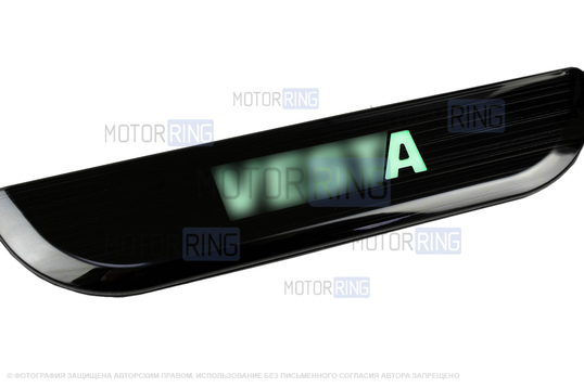 Черные лаковые накладки внутренних порогов Sal-Man с указанием модели (зеленая подсветка) для Лада Веста, Веста NG