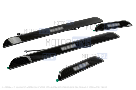 Черные лаковые накладки внутренних порогов Sal-Man с указанием модели (зеленая подсветка) для Лада Веста, Веста NG