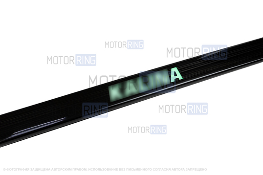 Черные лаковые накладки внутренних порогов Sal-Man с указанием модели (зеленая подсветка) для Лада Калина, Калина 2