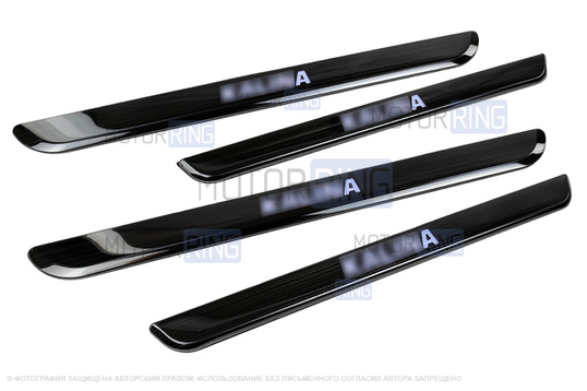 Черные лаковые накладки внутренних порогов Sal-Man с указанием модели (синяя подсветка) для Лада Калина, Калина 2_1