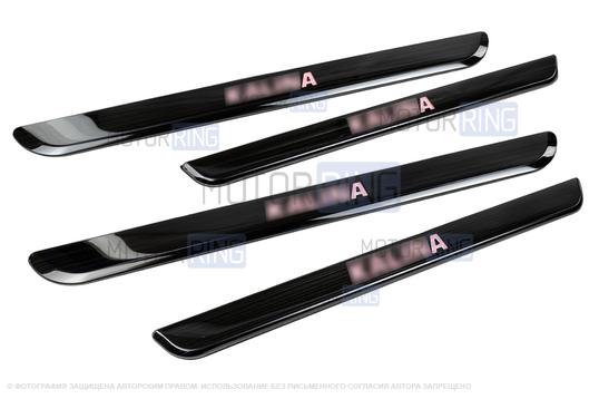 Черные лаковые накладки внутренних порогов Sal-Man с указанием модели (красная подсветка) для Лада Калина, Калина 2_1