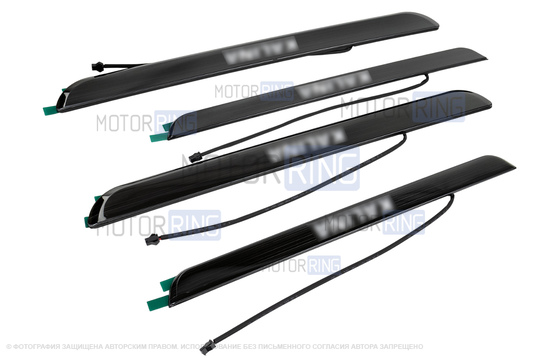 Черные лаковые накладки внутренних порогов Sal-Man с указанием модели (красная подсветка) для Лада Калина, Калина 2