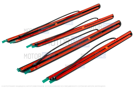 Черные лаковые накладки внутренних порогов Sal-Man с указанием модели (белая подсветка) для Лада Калина, Калина 2