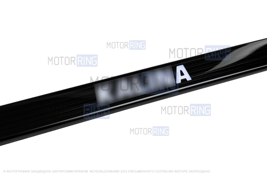 Черные лаковые накладки внутренних порогов Sal-Man с указанием модели (белая подсветка) для Лада Калина, Калина 2