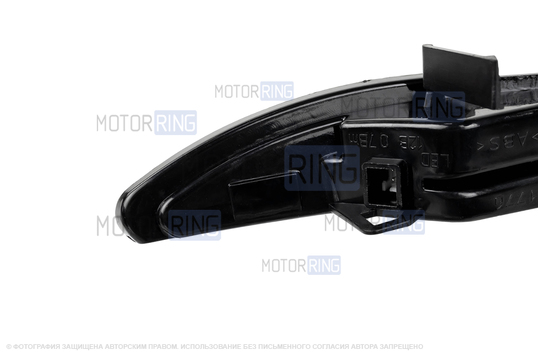 Оригинальные повторители поворотов в боковые зеркала образца 2015 года Лада Веста