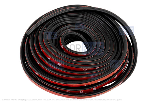 Универсальный 5-камерный уплотнитель дверей, капота, багажника Деталиус длиной 11 метров для Лада и иномарок