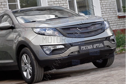 Решетка радиатора Русская Артель с перемычкой (серебристая сетка) для KIA Sportage 3 2010-2015 г.в.