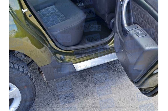 Накладки в проемы задних дверей «KART RS» для Renault Sandero 2009-14