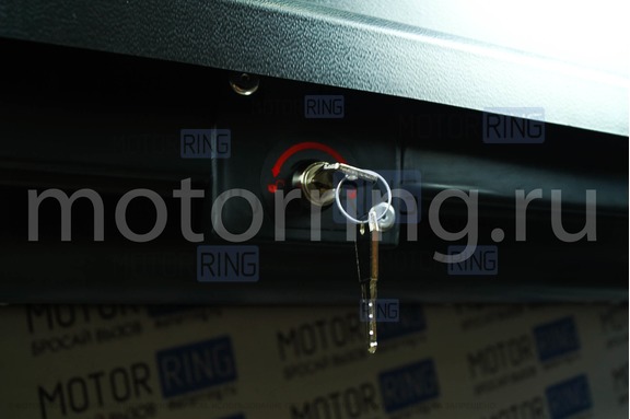 Автобокс YUAGO Pragmatic тиснение EuroLock 410 литров