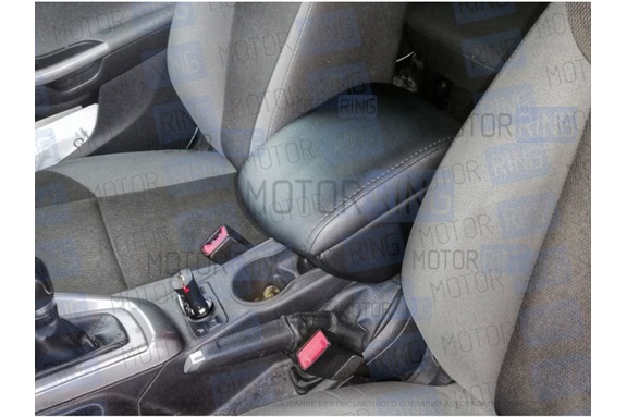 Подлокотник бокс ArmAuto из экокожи с магнитной застежкой в подстаканник для Ford Focus 3 2010-2018 г.в.