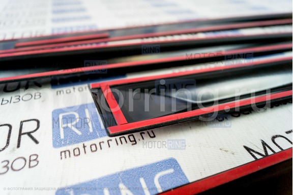 Молдинги дверей PT Group Стрела черное тиснение с надписью PetroilTuning для Лада Гранта, Гранта FL седан