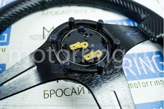 Спортивный руль R1 Карбон обод из экокожи с черными спицами для ВАЗ 2101-2107, Лада 4х4 (Нива) 2121, 21213, 21214, 2131