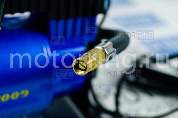Автокомпрессор с фонарем Goodyear GY-30L LED в сумке