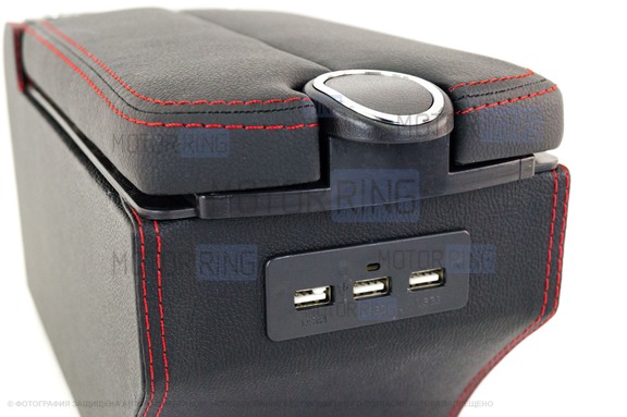 Подлокотник из экокожи с прострочкой с крышкой на кнопке, подстаканником и USB универсальный