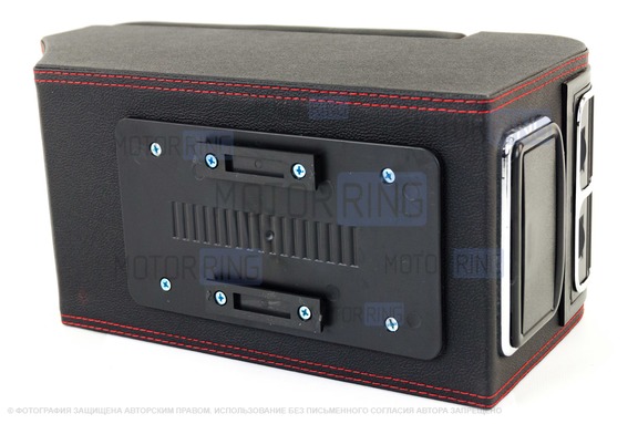 Подлокотник из экокожи с прострочкой с крышкой на кнопке, подстаканником и USB универсальный