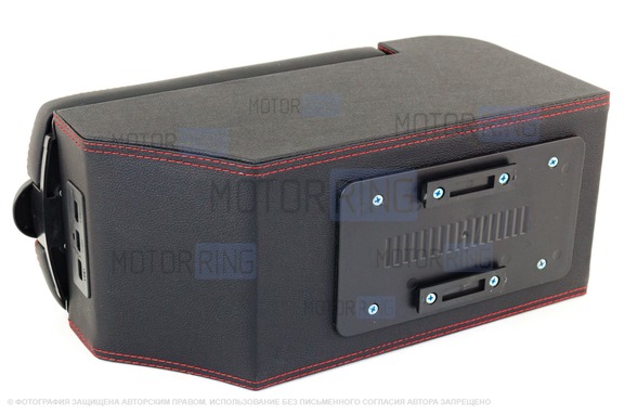Подлокотник из экокожи с прострочкой с крышкой на кнопке, подстаканником и USB универсальный