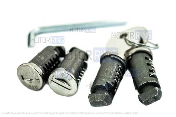 Поперечины АЭРО 1300мм с замком черные на интегрированные рейлинги АПС