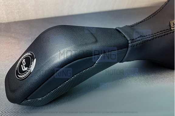 Модельная ручка CVT Ferrum Group с черными вставками и пыльником из экокожи (биэластик) для Лада Веста с вариатором