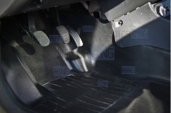 Накладка на ковролин ТюнАвто на передний тоннель для Renault Duster с 2010-2015 года выпуска