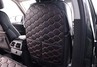 Универсальная защитная накидка из гладкой экокожи с одинарной цветной строчкой Соты на спинку переднего сиденья
